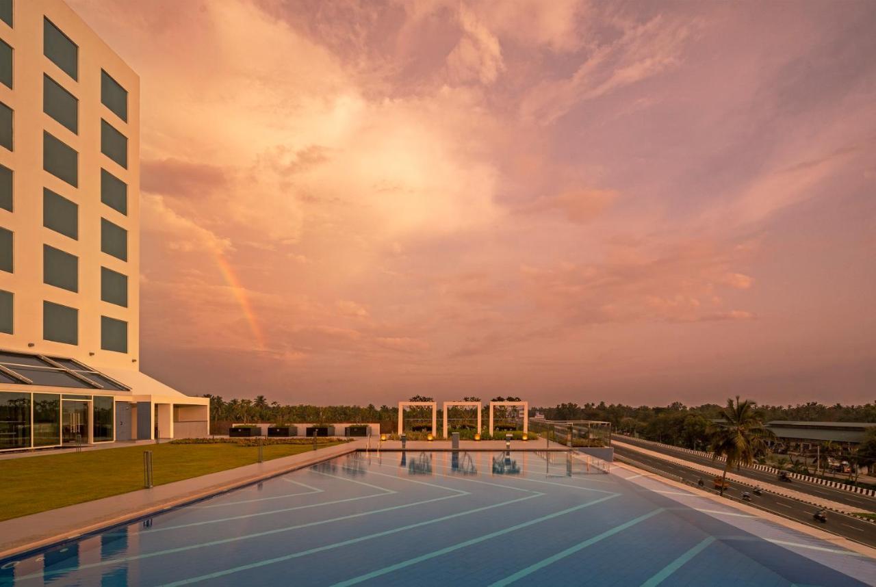 O By Tamara, Trivandrum Thiruvananthapuram Εξωτερικό φωτογραφία The pool at the Infosys Mysuru campus